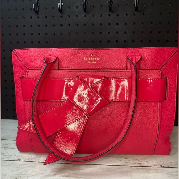 kate spade Handbags - KATE SPADE NEW YORK Patent Bow Valley Rosa Satchel EXCELLENT CONDITION